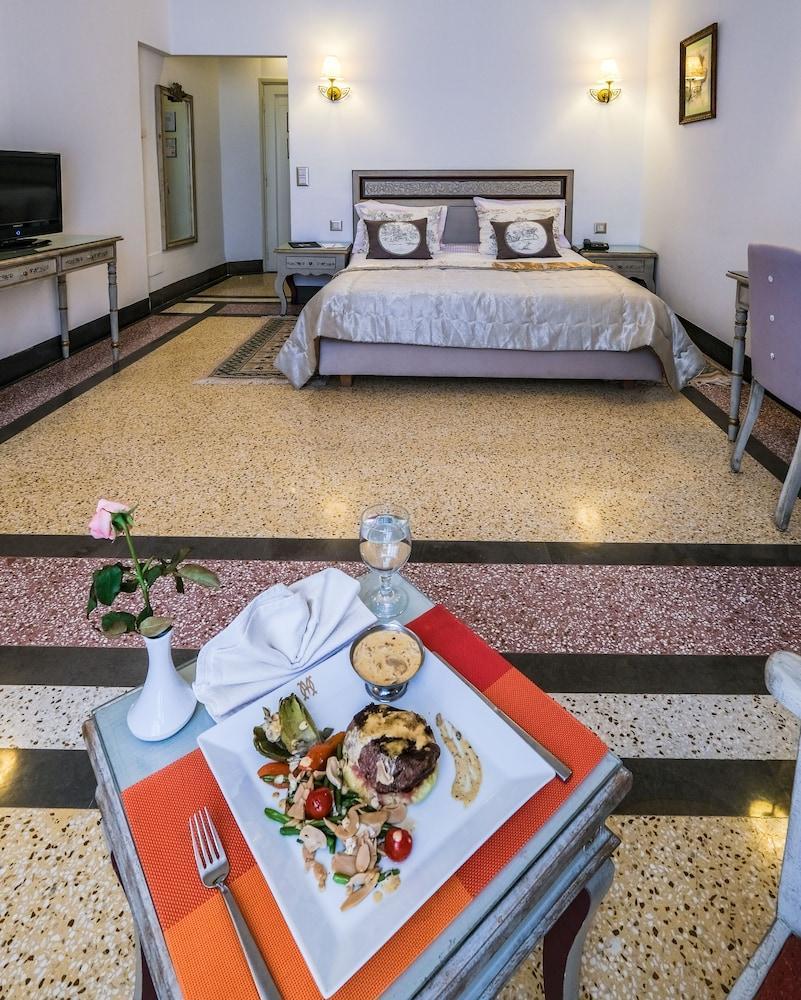 Majestic Hotel Tunis Exterior photo