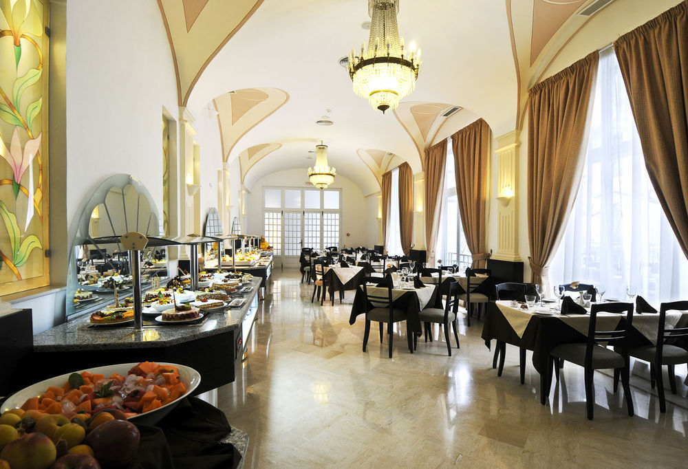 Majestic Hotel Tunis Exterior photo