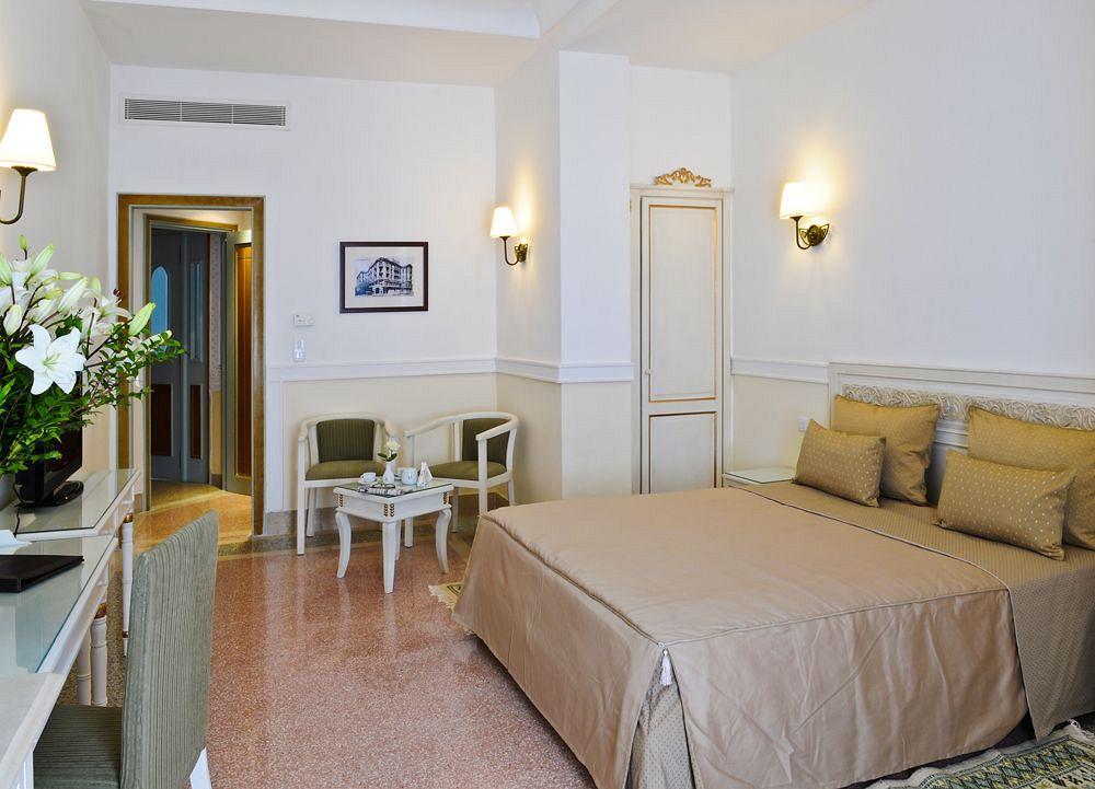 Majestic Hotel Tunis Exterior photo
